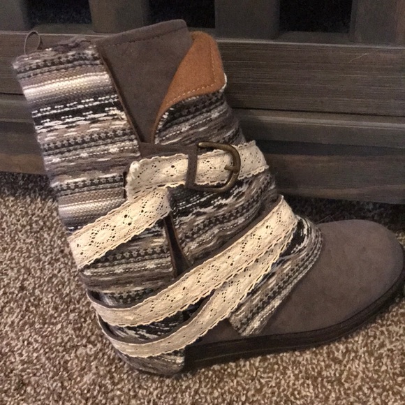 Grey Laced Mukluks - Picture 2 of 7